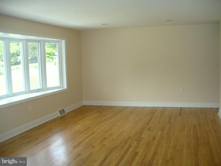 400 West Rose Valley Road Wallingford, PA 19086 - Photo 4 of 20 Living Room