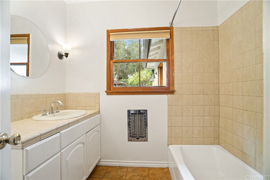 2007 Cambridge Place South Pasadena, CA 91030 - Photo 17 of 37 Main Bathroom