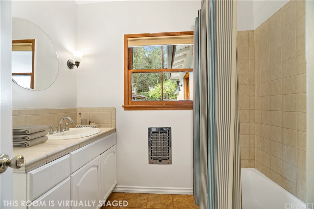 2007 Cambridge Place South Pasadena, CA 91030 - Photo 18 of 37 Main Bathroom