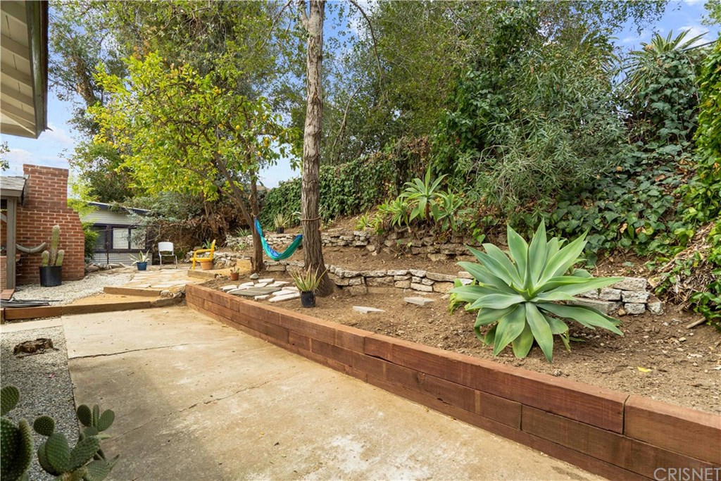 2007 Cambridge Place South Pasadena, CA 91030 - Photo 31 of 37 Area behind Garage