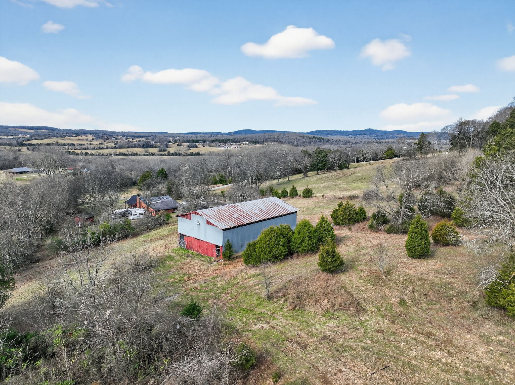 an aerial view of a house with yard and lake view