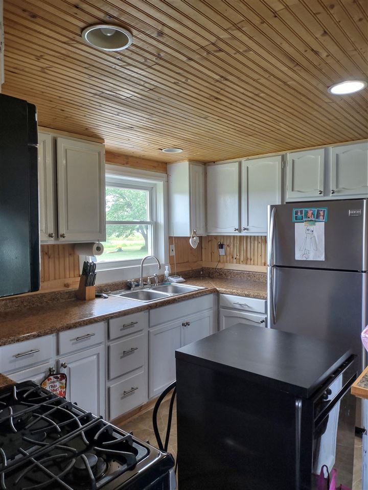 4020 East Grant Road Ashley, MI 48806 - Photo 9 of 18 1891012-8.JPG