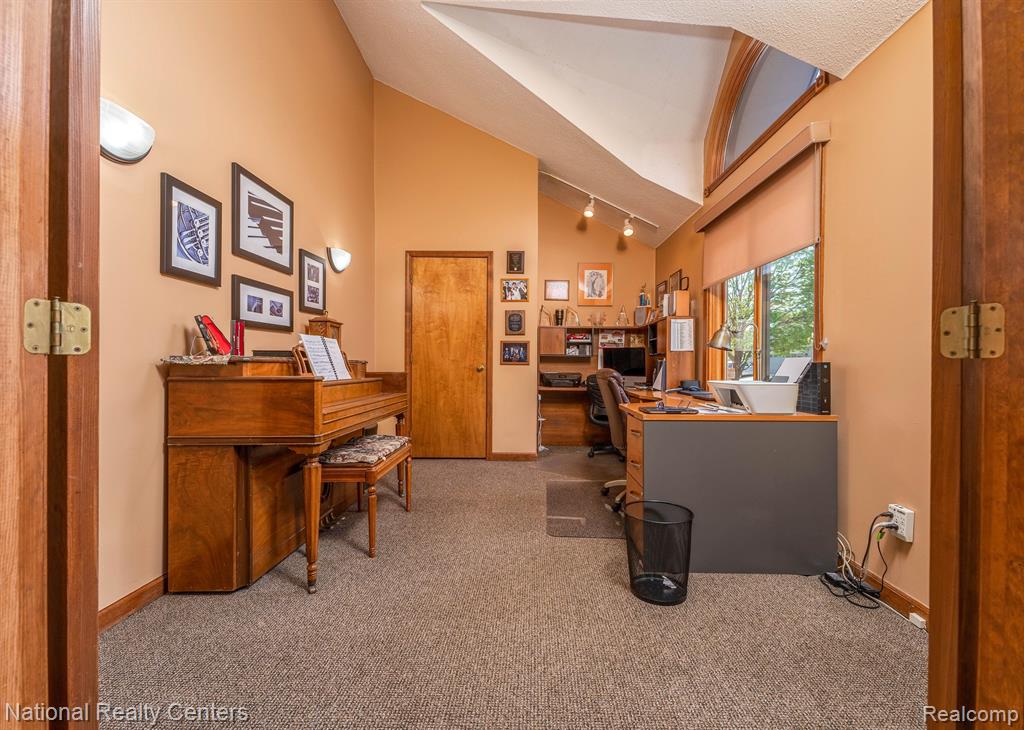 37164 Chesapeake Road Farmington Hills, MI 48335 - Photo 7 of 40