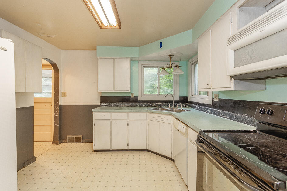 4042 Horton Road Jackson, MI 49201 - Photo 4 of 42 5R9A0003