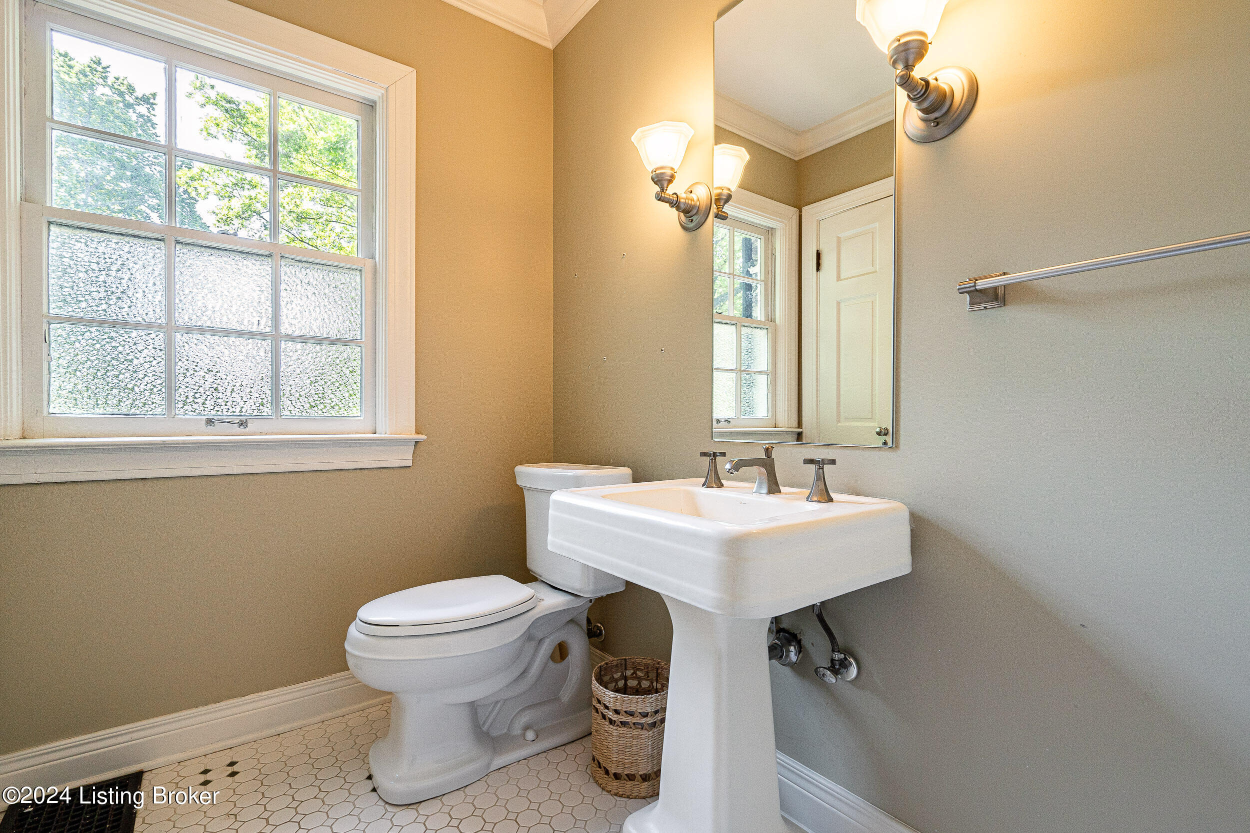 591 Upland Road Louisville, KY 40206 - Photo 29 of 50 591 Upland Road-45