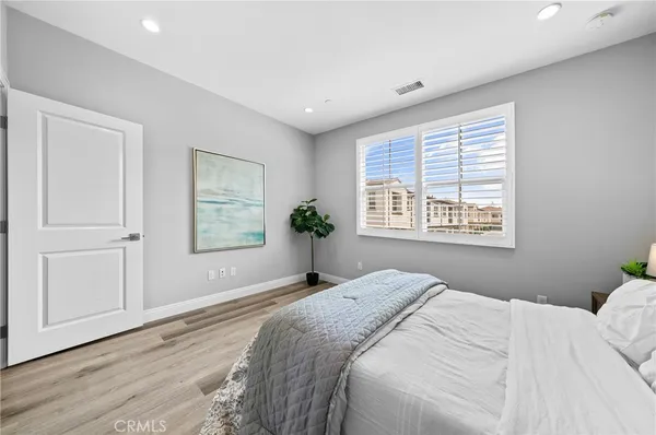 $1,168,800 | 202 Bishop Landing, Irvine, CA 92620
