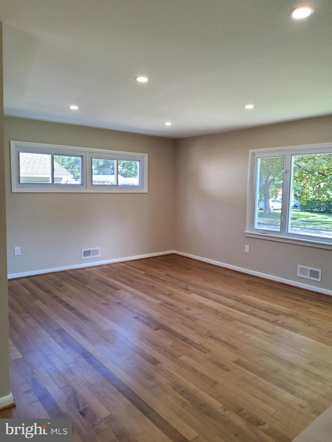 8706 Edgefield Road Baltimore, MD 21234 - Photo 3 of 10 Living room