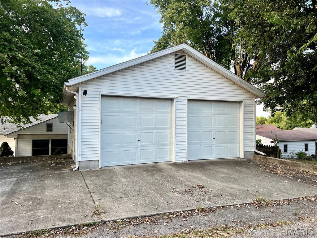 404 Oak Street Anna, IL 62906 - Photo 2 of 31