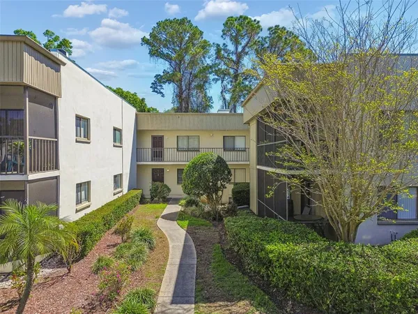 $1,500 | 3300 Fox Chase Circle, Unit 202, Palm Harbor, FL 34683