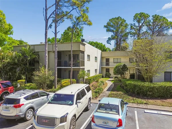 $1,500 | 3300 Fox Chase Circle, Unit 202, Palm Harbor, FL 34683