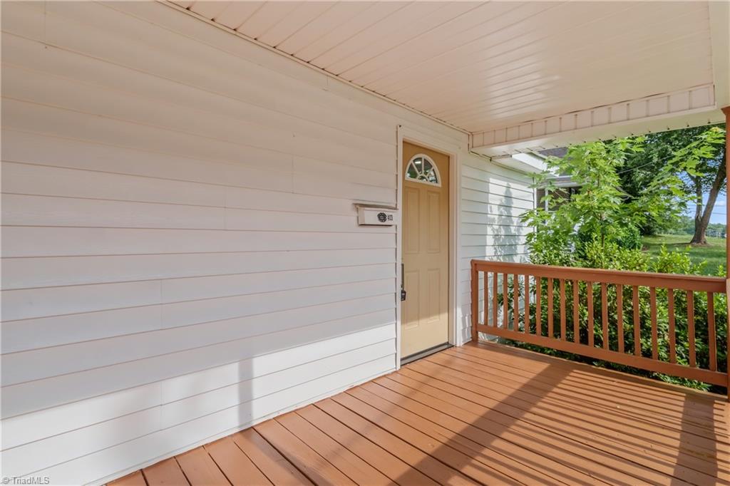 413 Junction Street Mount Airy, NC 27030 - Photo 4 of 30