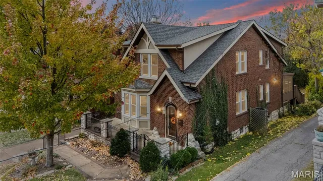 $495,000 | 1733 Del Norte Avenue, Richmond Heights, MO 63117