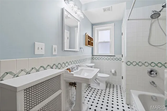 $495,000 | 1733 Del Norte Avenue, Richmond Heights, MO 63117