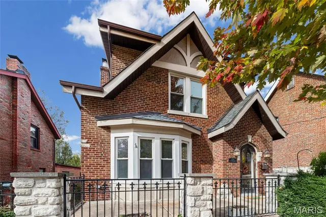 $495,000 | 1733 Del Norte Avenue, Richmond Heights, MO 63117