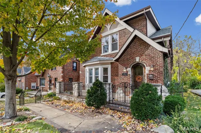 $495,000 | 1733 Del Norte Avenue, Richmond Heights, MO 63117