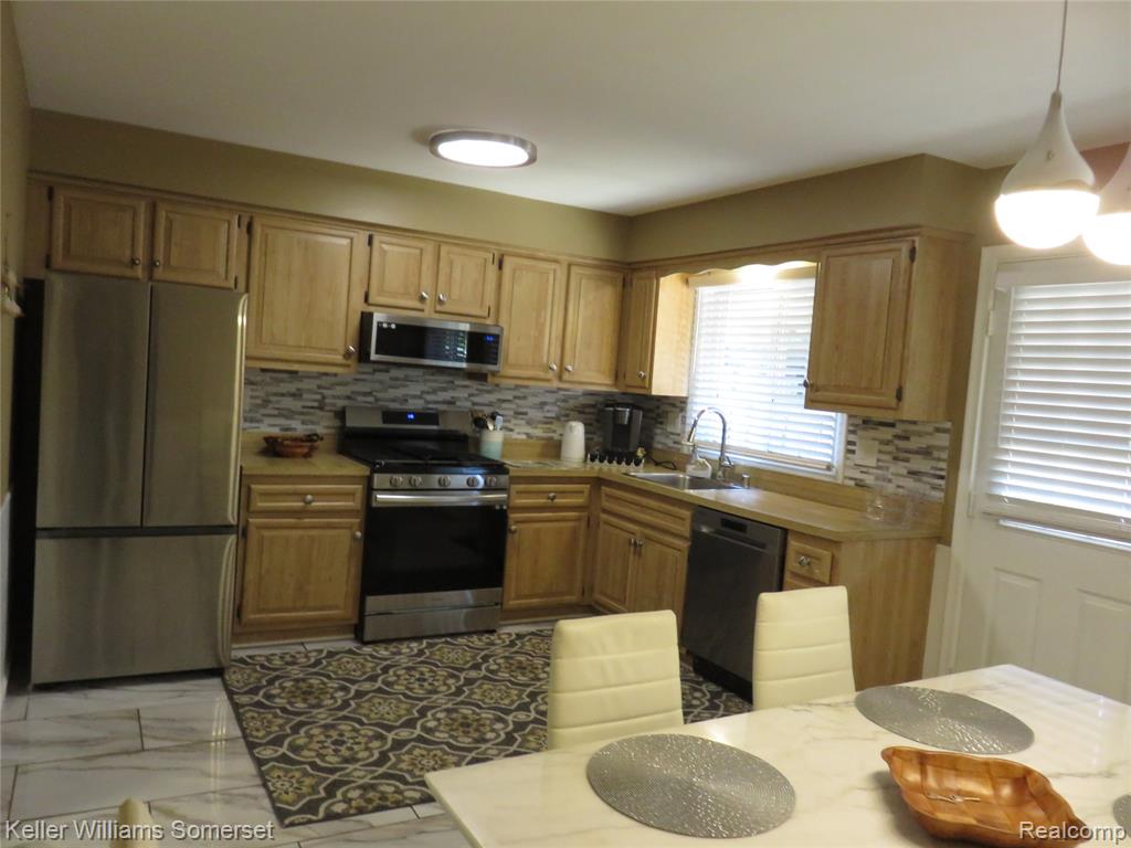31189 Hoover Road, Unit 28 Warren, MI 48093 - Photo 2 of 26