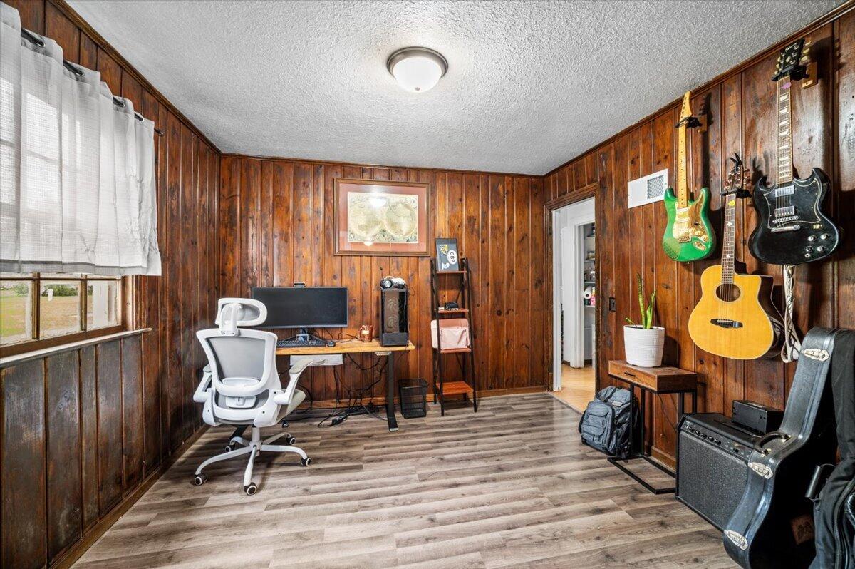 5599 Howard City Edmore Road Vestaburg, MI 48891 - Photo 27 of 47 Office/Den
