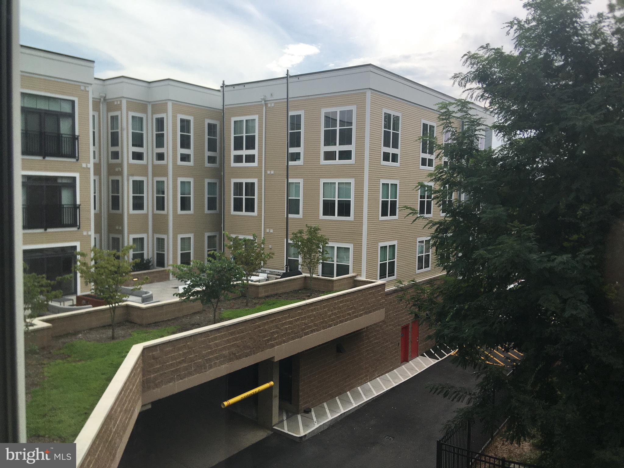 989 South Buchanan Street, Unit 312 Arlington, VA 22204 - Photo 41 of 45 a front view of a building with yard
