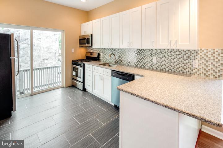 2501 Carpenter Street Philadelphia, PA 19146 - Photo 5 of 32