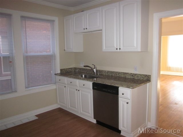 906 Nottingham Road Grosse Pointe, MI 48230 - Photo 5 of 13 31177342-4.JPG