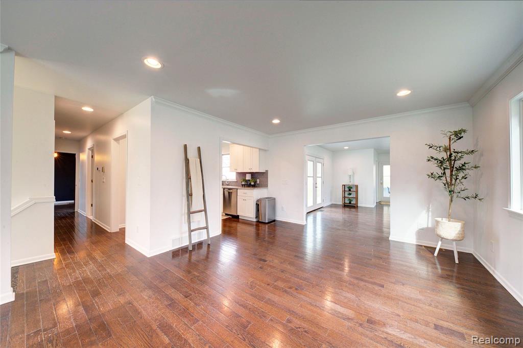 2718 Sexton Road Howell, MI 48843 - Photo 4 of 49