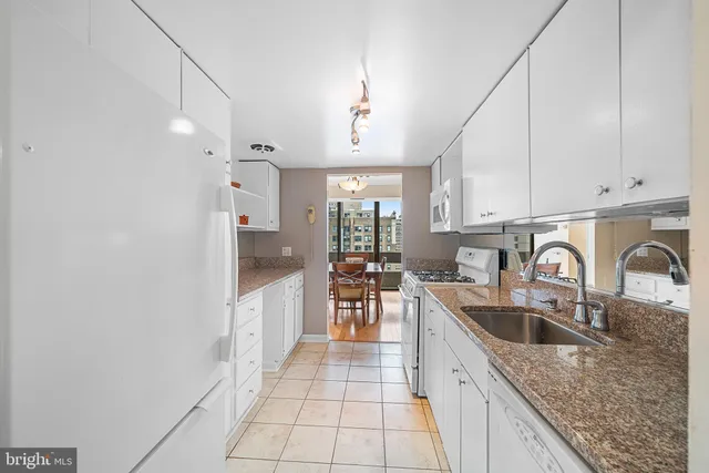 $450,000 | 1326 Spruce Street, Unit 1701, Philadelphia, PA 19107