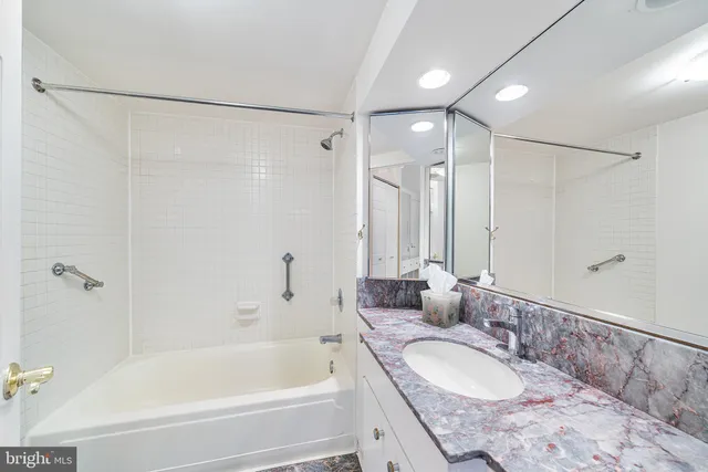 $450,000 | 1326 Spruce Street, Unit 1701, Philadelphia, PA 19107