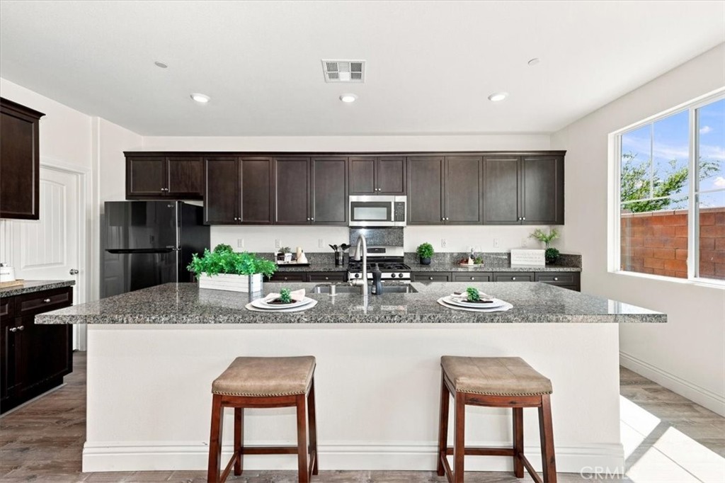 5370 Blue Ridge Way Fontana, CA 92336 - Photo 16 of 64 Gallery Image 16