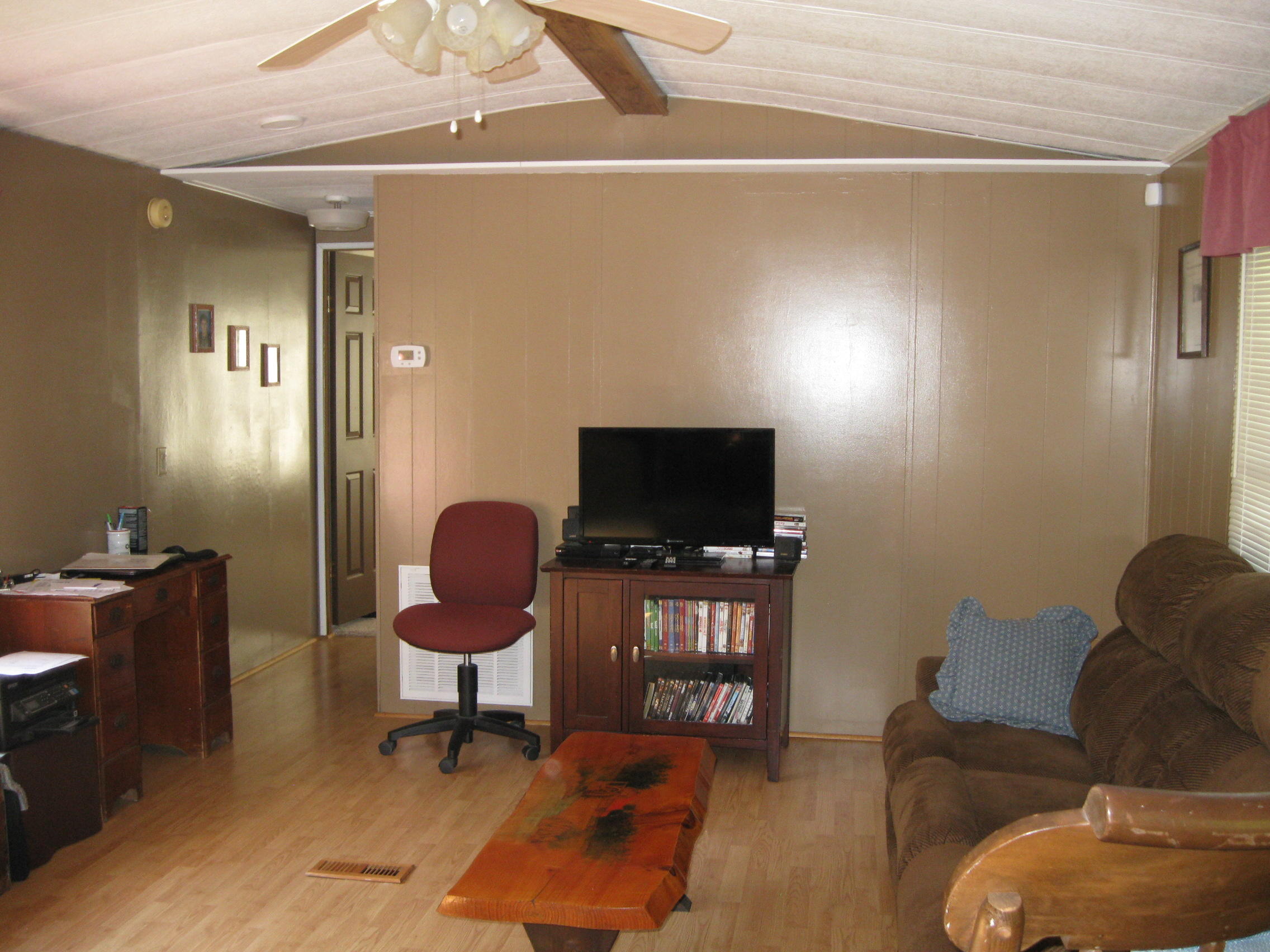 362 Creek Road Spring City, TN 37381 - Photo 3 of 32 living area 2