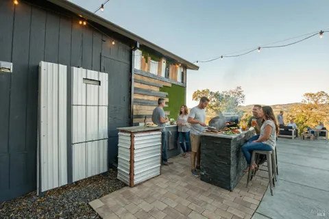 $1,995,000 | 22855 Chianti Road, Geyserville, CA 95411