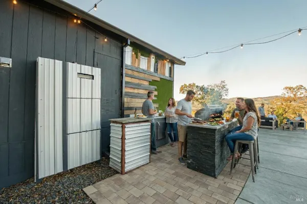 $1,995,000 | 22855 Chianti Road, Geyserville, CA 95411