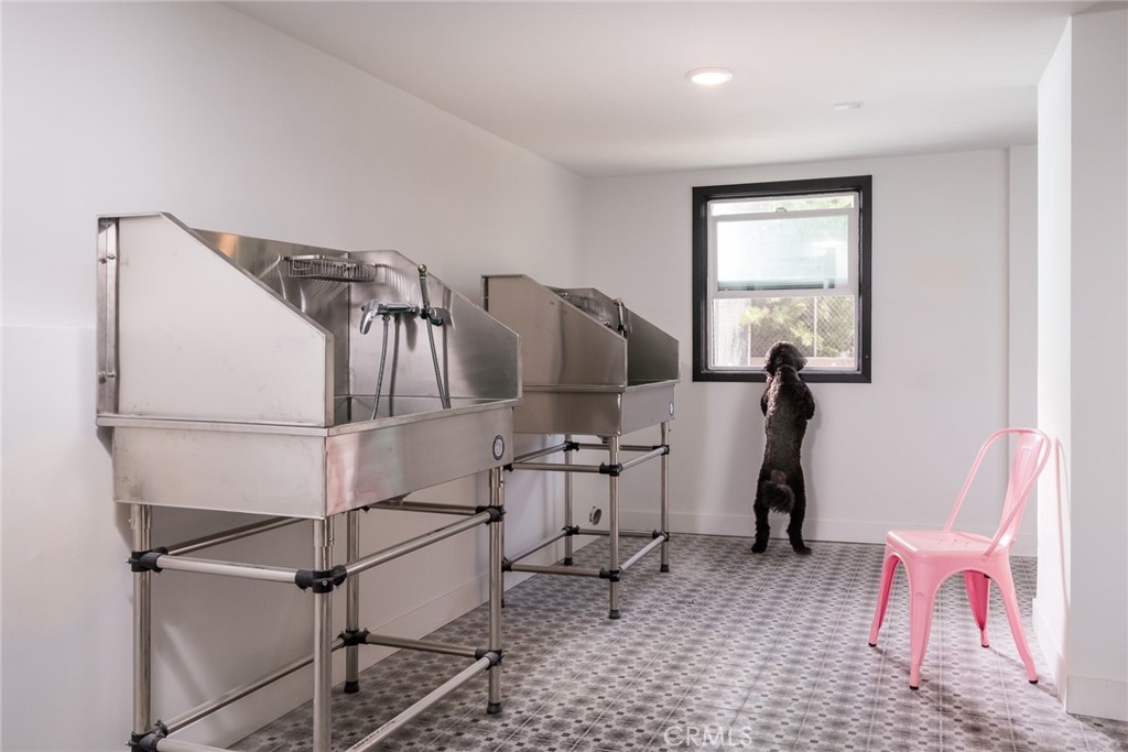 262 North Los Robles Avenue Pasadena, CA 91101 - Photo 19 of 45 a room with gym equipment and wooden floor