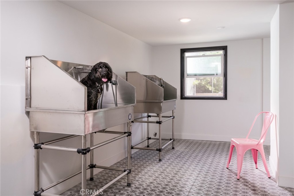 262 North Los Robles Avenue Pasadena, CA 91101 - Photo 20 of 45 a living room with furniture