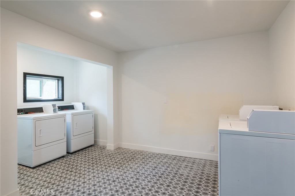 262 North Los Robles Avenue Pasadena, CA 91101 - Photo 22 of 45 a room with a washer and dryer