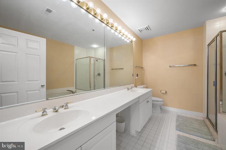100 Harborview Drive, Unit 212 Baltimore, MD 21230 - Photo 15 of 29 a spacious bathroom with a double vanity sink mirror and double