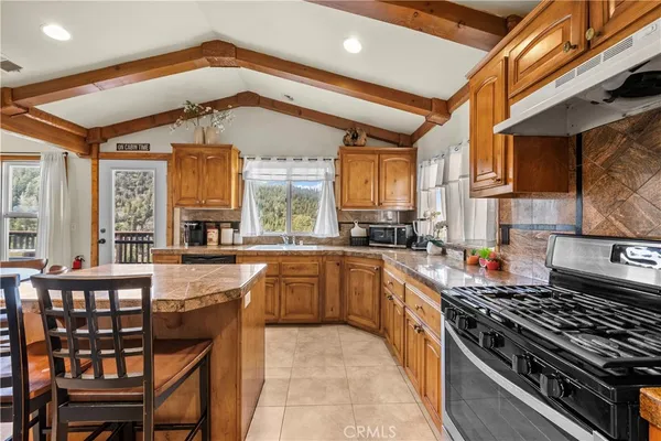 $500,000 | 820 Arbula Drive, Crestline, CA 92325