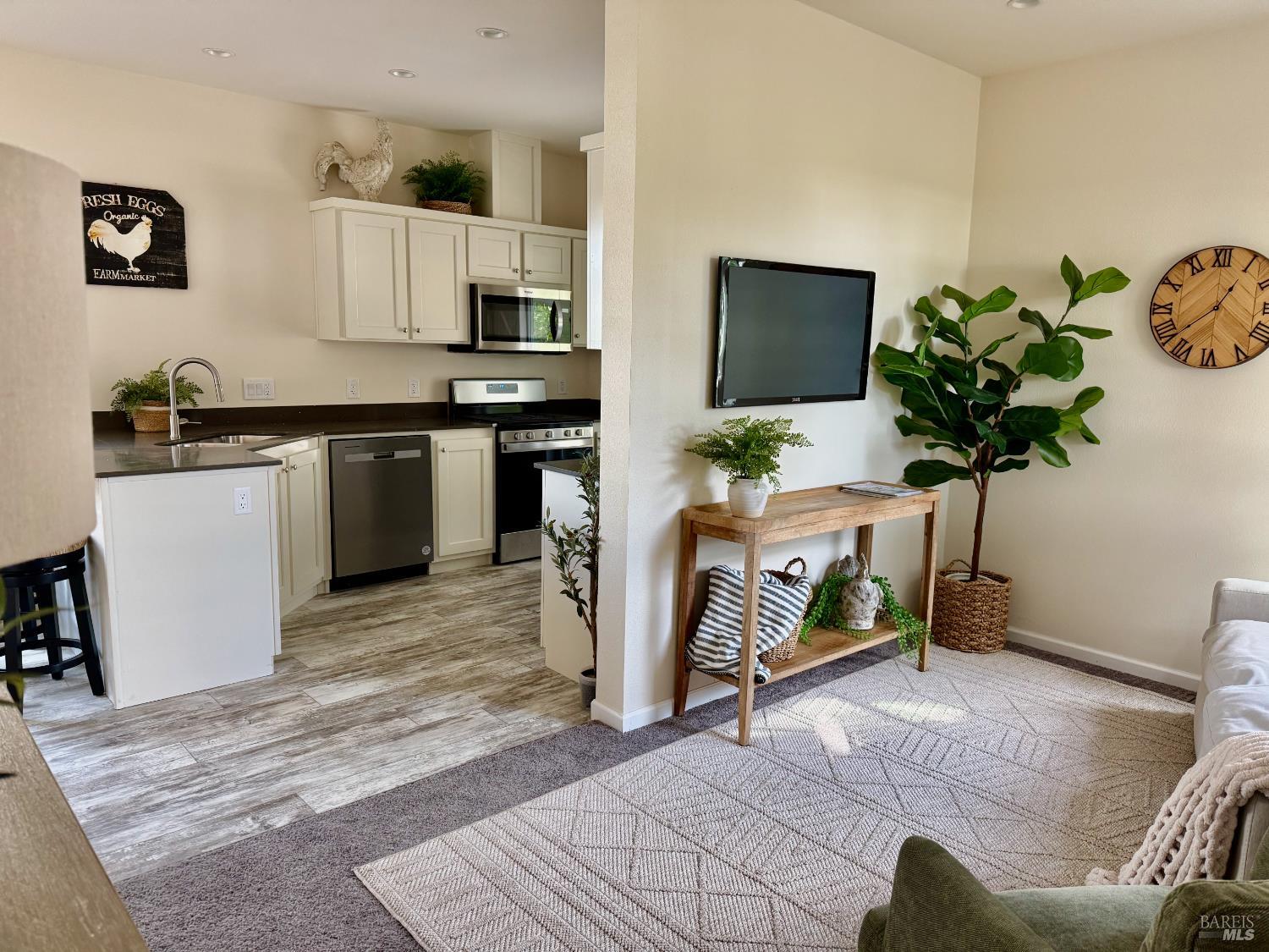 890 Rockwell Road Cloverdale, CA 95425 - Photo 3 of 27