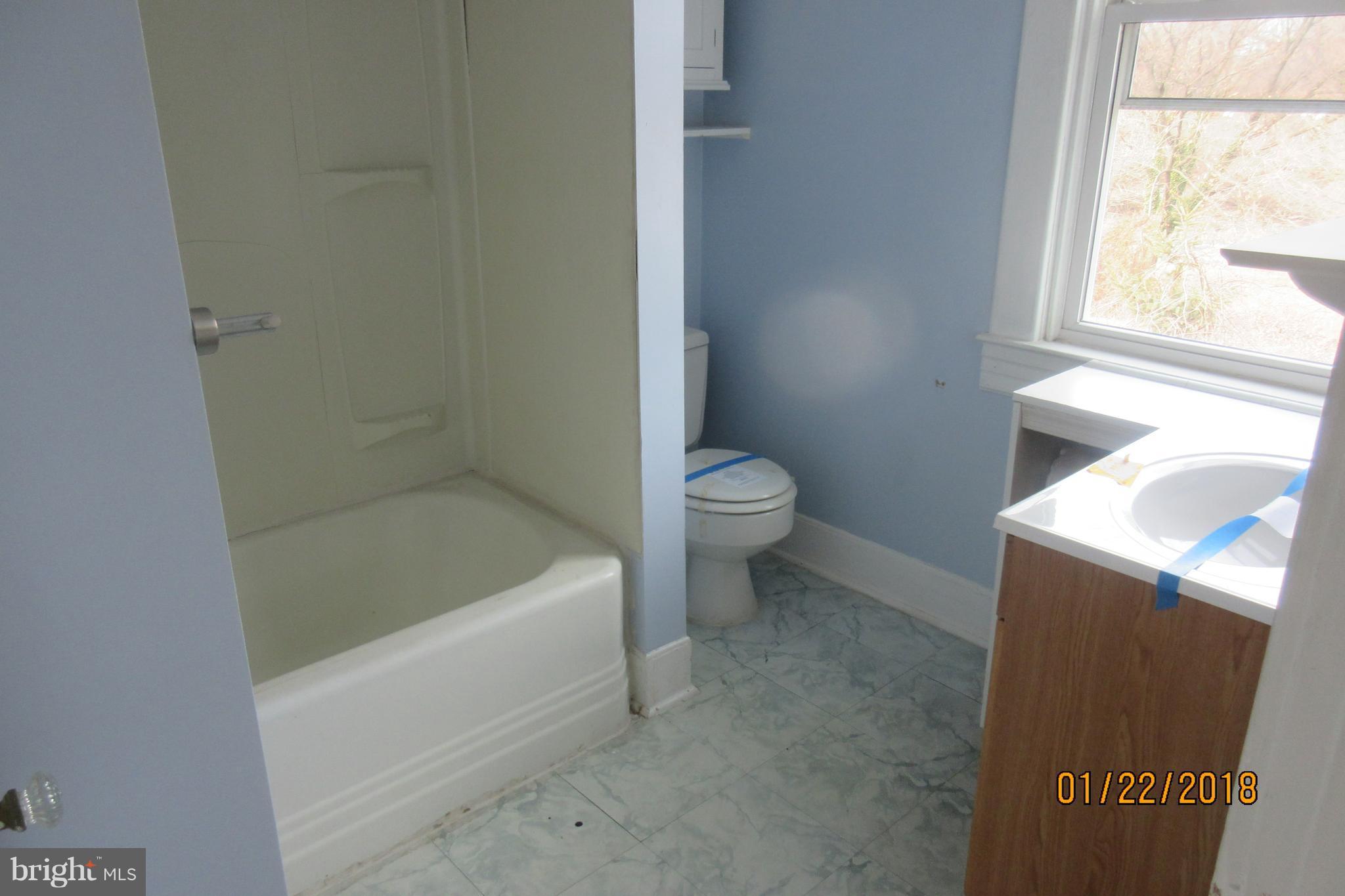 2218 Sulphur Spring Road Baltimore, MD 21227 - Photo 14 of 18 Bath