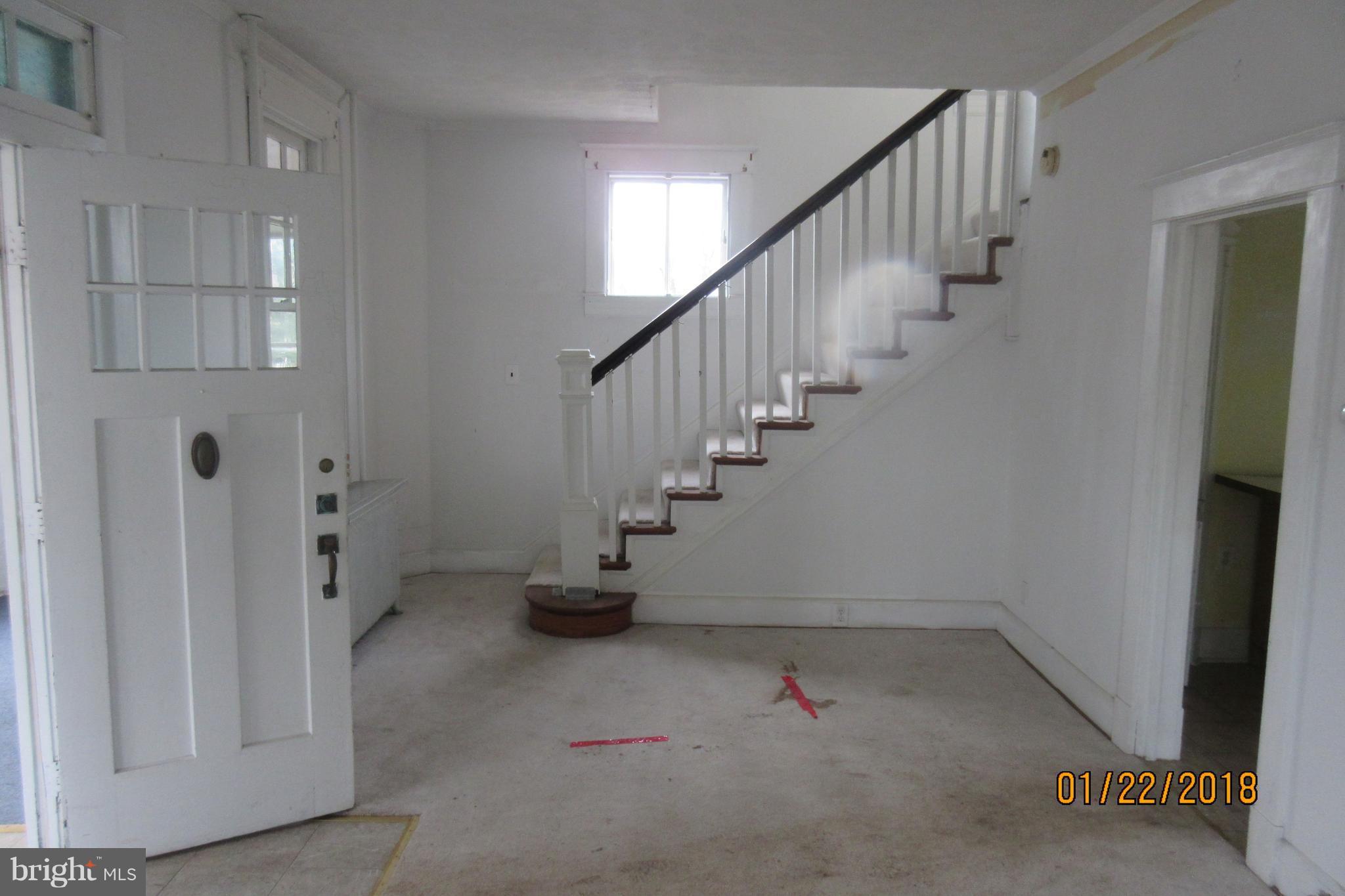 2218 Sulphur Spring Road Baltimore, MD 21227 - Photo 7 of 18 Living Room