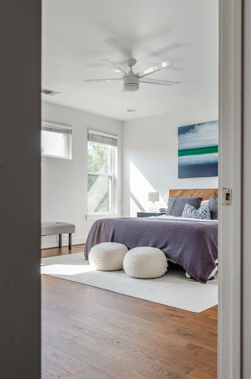 3930 Bowser Avenue, Unit 11 Dallas, TX 75219 - Photo 20 of 39 a living room with furniture and a potted plant