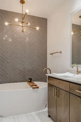 $670,000 | 3930 Bowser Avenue, Unit 11, Dallas, TX 75219