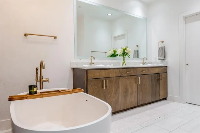 $670,000 | 3930 Bowser Avenue, Unit 11, Dallas, TX 75219