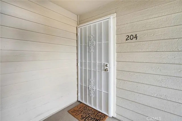 $2,700 | 1637 East 5th Street, Unit 204, Long Beach, CA 90802