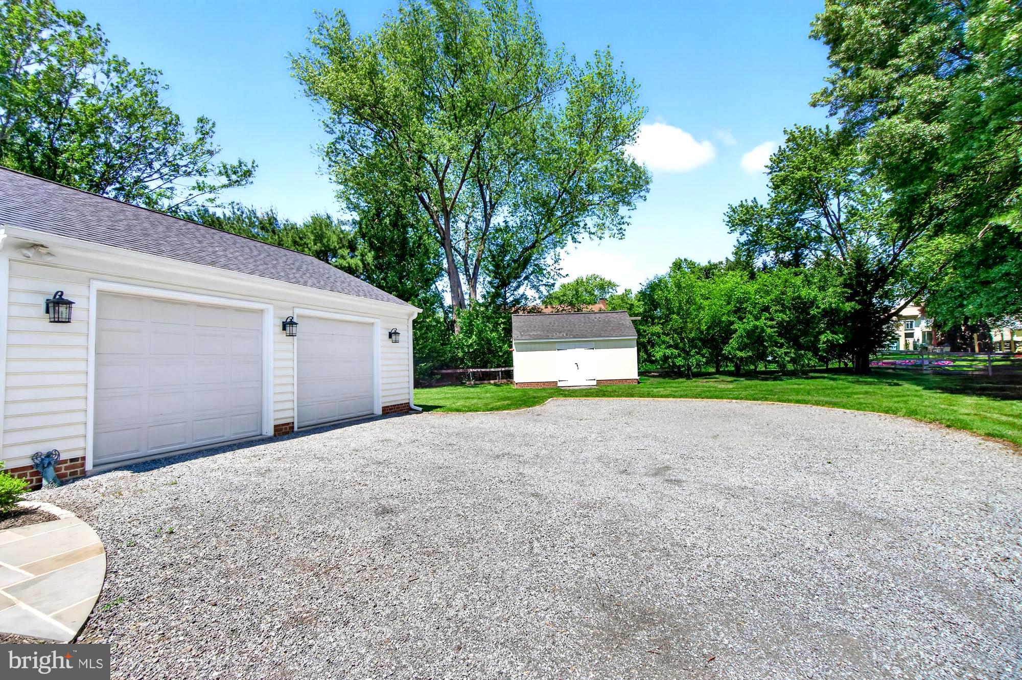 17212 Whites Road Poolesville, MD 20837 - Photo 8 of 104 Two car garage and tons of parking