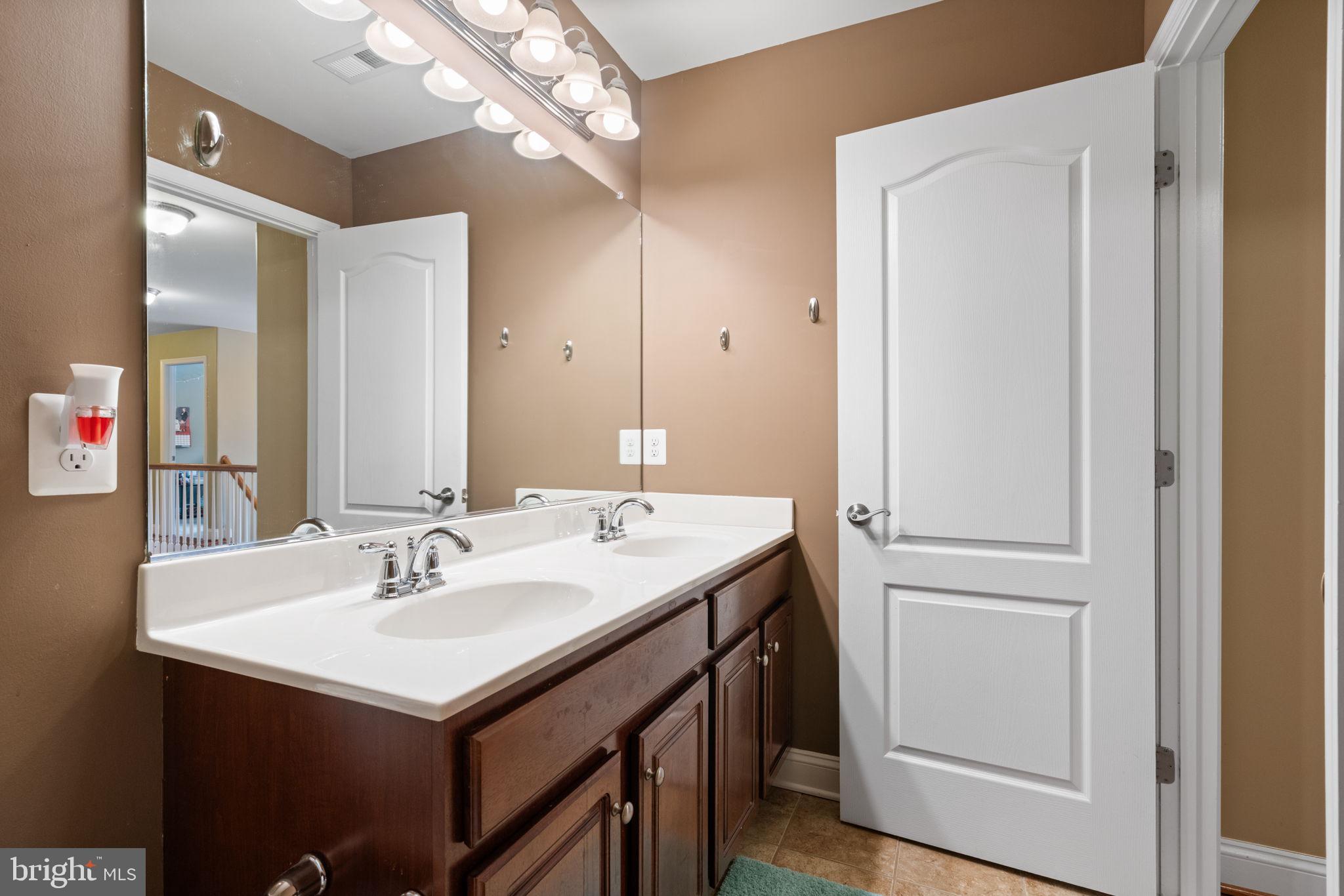 2816 Mountain View Road Stafford, VA 22556 - Photo 32 of 49 Hall Bathroom