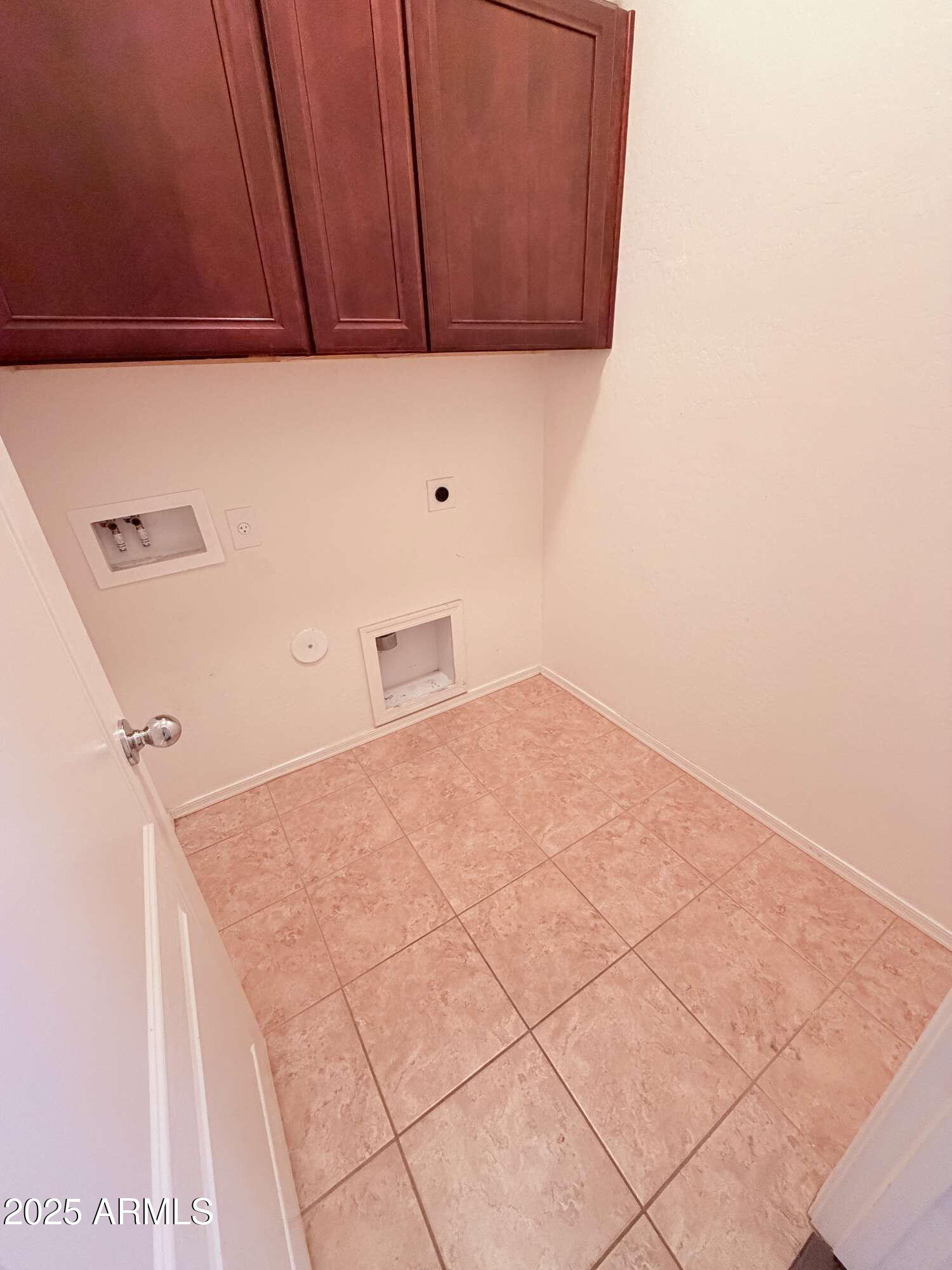 21121 East Via De Olivos Queen Creek, AZ 85142 - Photo 20 of 34 a view of a kitchen