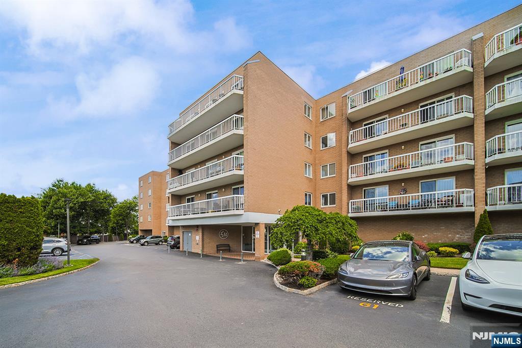 38 Moonachie Road, Unit 402 Hackensack, NJ 07601 - Photo 1 of 27