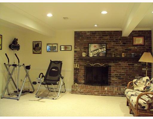 881 Old Hickory Road Mt. Lebanon, PA 15243 - Photo 12 of 16 Den/Family/Great Room.