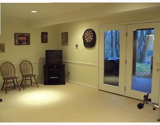 881 Old Hickory Road Mt. Lebanon, PA 15243 - Photo 13 of 16 Den/Family/Great Room.