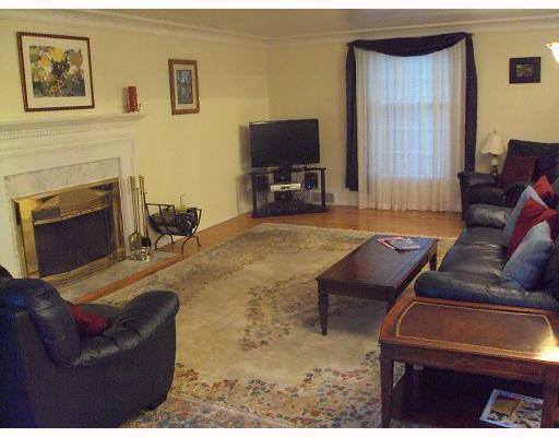 881 Old Hickory Road Mt. Lebanon, PA 15243 - Photo 14 of 16 Living Room.